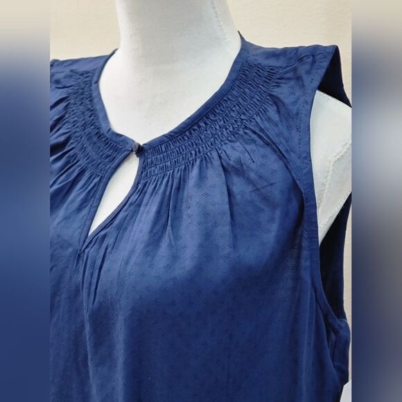 Croft and Barrow Navy Blue Sleeveless Top Front Keyhole 100% Rayon Size M - Picture 2 of 8
